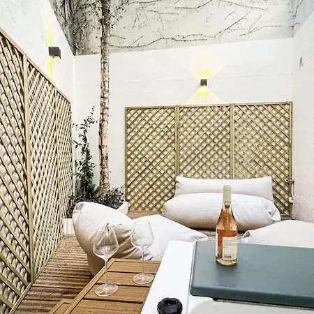Apartment Luxueuse Avec Jardin Privatif Et Jacuzzi Paris