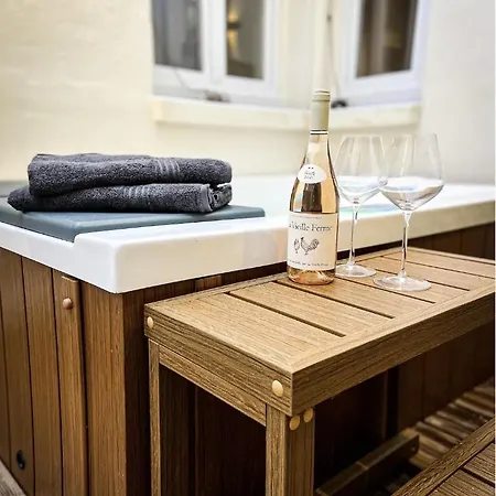 Luxueuse Avec Jardin Privatif Et Jacuzzi Appartamento Parigi
